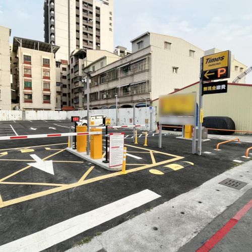 【高雄】Times 高雄崇文宏平停車場